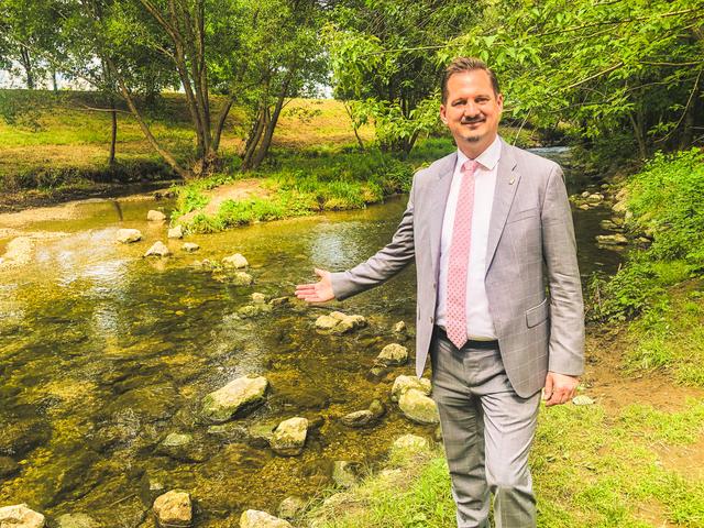 "Ein natürliches Flussbett hat die Liesing in Favoriten", so Bezirksvorsteher Marcus Franz (SPÖ). Der Liesinger Teil wird heuer renaturiert. | Foto: Foto: Harald Schuster