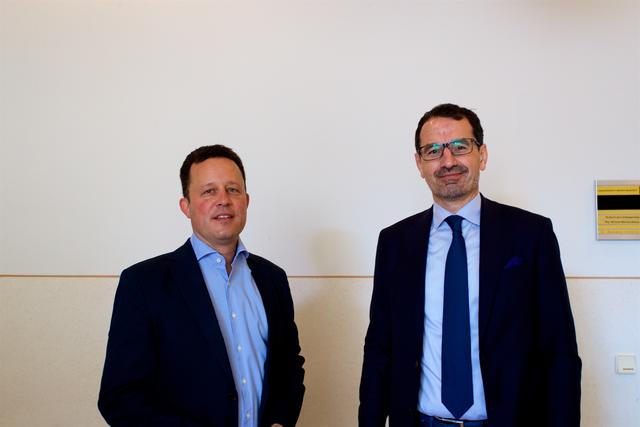 Rainer Adami (l.), Geschäftsführer der Steinthal-Deponie vor der Tagsatzung mit seinem Anwalt.