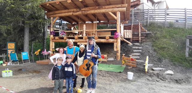 Das Schauspieler Quartett mit den Kids Tobias und Florian | Foto: Tourismusregion Katschberg 