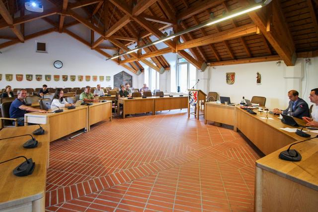 Beim Runden Tisch wurde besprochen, wie man den Schutz der Natur sicherstellen und gleichzeitig die Erlebnisqualität der Besucher aufrecht erhalten kann. Beteiligt haben sich Vertreter aller wichtigen Beteiligten, der angrenzenden Gemeinden, des Forstbetriebes, aus dem Naturschutz und von der Gastronomie vor Ort. | Foto: Landratsamt Freyung-Grafenau