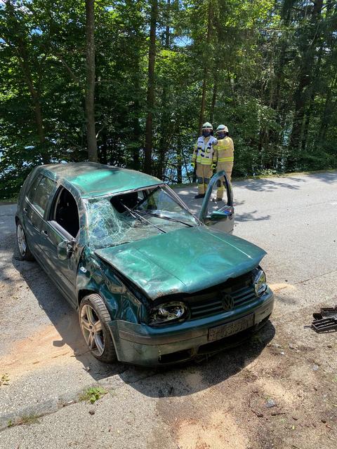Ein 17-Jähriger überschlug sich am 20. Juli mit einem Auto auf der Seestraße in Richtung Kramsach. Der Lenker fuhr mit zu hoher Geschwindigkeit und versuchte einem entgegenkommenden Fahrzeug auszuweichen.