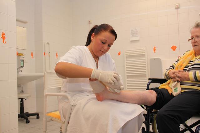 Der Pflegebonus von bis zu 500 Euro wurde beschlossen - möglicherweise gehen aber einige durchaus systemrelevante Arbeitskräfte trotzdem leer aus. | Foto: AMS