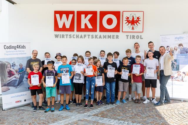 Coding4Kids: Landeck wird nach 2019 auch heuer wieder Mittelpunkt junger digitaler Helden. | Foto: Coding4Kids / Thomas Steinlechner 
