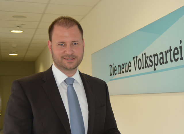 ÖVP-Chef Christian Sagartz kündigt an, dass seine Partei alle Möglichkeiten zur Aufklärung des Commerzialbank-Skandals ausschöpfen wird. | Foto: Uchann