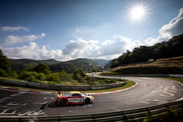 Simon Reicher sammelte in der "grünen Hölle" am Nürburgring wertvolle Kilometer. | Foto: GruppeC - Tim Upitz