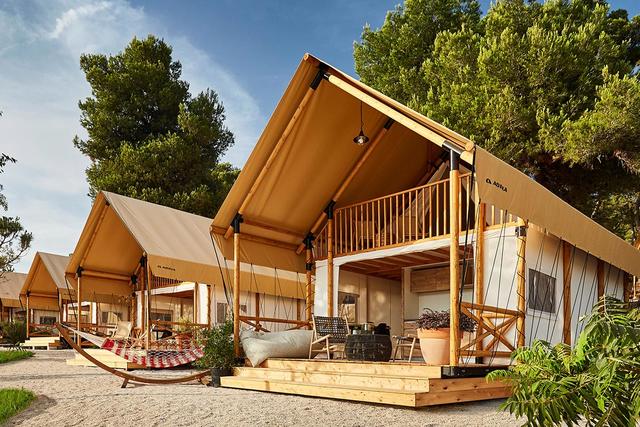 Die Bauarbeiten für das "Glamping Resort" am Pirkdorfer See konnten wieder aufgenommen werden. | Foto: Privat