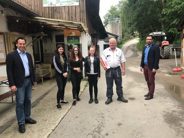 Außenstellenobmann Andreas Kirnberger, Ernst Hoffmann mit seinen Töchtern gemeinsam unterwegs mit Außenstellenleiter Ramazan Serttas. | Foto: Gertrude Fachathaler