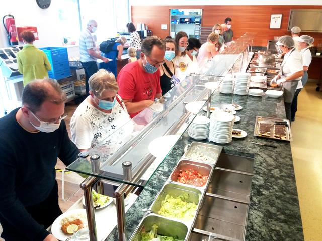 Corona-Maskenpflicht für alle beim Essen holen !