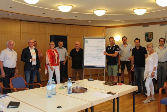 wir 5 im Wienerwald  - für die Region unterwegs. | Foto: Privat