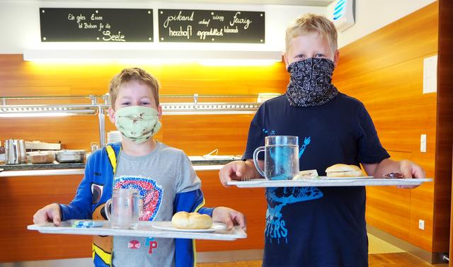Corona-Maskenpflicht für alle beim Essen holen !