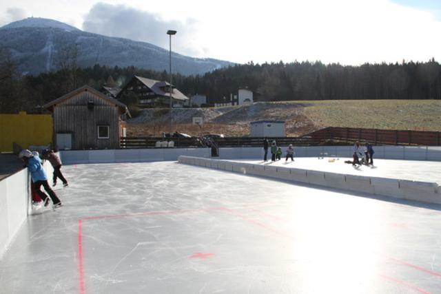Das Eislaufen in Igls ist auch im Winter 2020/21 möglich. Stadtsenat mit zahlreichen Beschlüssen, u.a. auch Gehwegverbreiterung Innstraße. | Foto: IKM