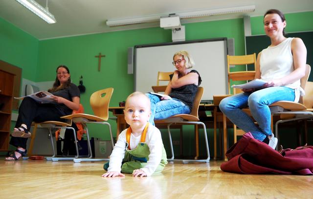 gleichzeitiges "F A M I L I E N S I N G EN" für Mutter und Kind !