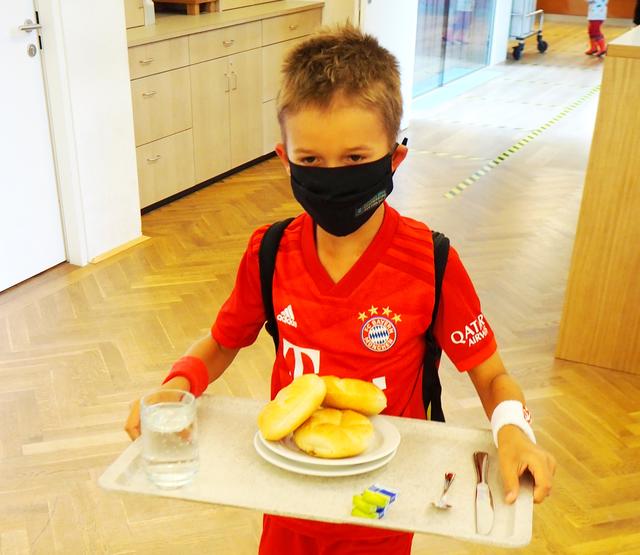 Corona-Maskenpflicht für alle beim Essen holen !