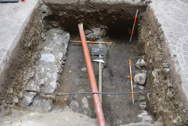 Historischer Mauerfund im Bereich der Stiftgasse. | Foto: IKB