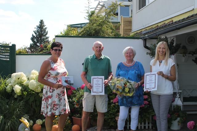 Stadträtin Ursula Adamek, das diamantene Hochzeitspaar Robert und Margarete Nemec, Bürgermeisterin Monika Obereigner-Sivec. | Foto: Stadtgemeinde Groß-Enzesdorf