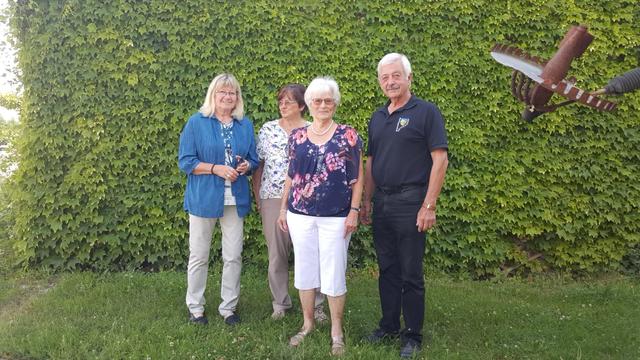 Renate Matiasovits aus Weikendorf feierte ihren 80. Geburtstag. Es gratulierten Bürgermeister Johann Zimmermann und die Gemeinderätinnen Monika Putz und Anneliese Windisch. | Foto: Gemeinde Weikendorf