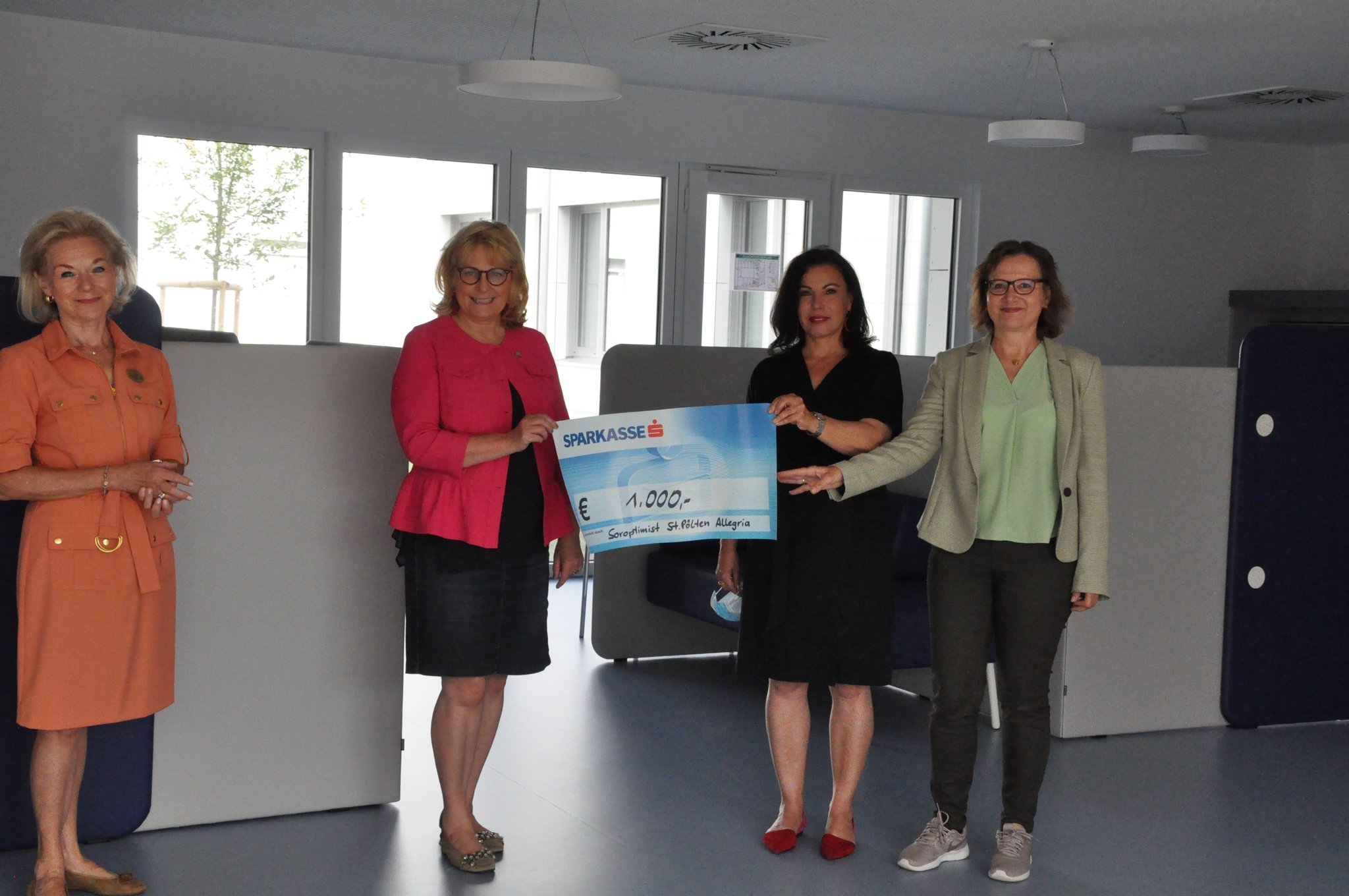 Club Soroptimist St. Pölten: Spendenübergabe an das Therapiematerialien Therapie Autismuszentrum Sonnenschein