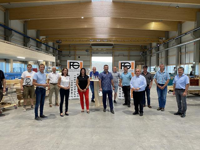 Gerald Gaishofer, Anne Blauensteiner, Dagmar Zinner René Zinner, Franz Mold (1. Reihe v.l.) sowie Günther Filler, Josef Zlabinger, Johannes Prinz, Stefan Schiller, Mario Kitzler, Erich Stern, Gerald Knödlstorfer, Josef Grünstäudl (2. Reihe v.l.).