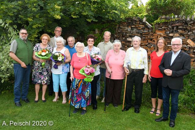  GR Peter Souczek. Gertrude Dohr, GR Engelbert Sulyok, Anna und Walter Heidusek, Anna Rmoutil, Martina Mayer, Harald Bayer, Annalda und Johann Schnitzer, GR Claudia Steiner und Bürgermeister Ferdinand Köck. 