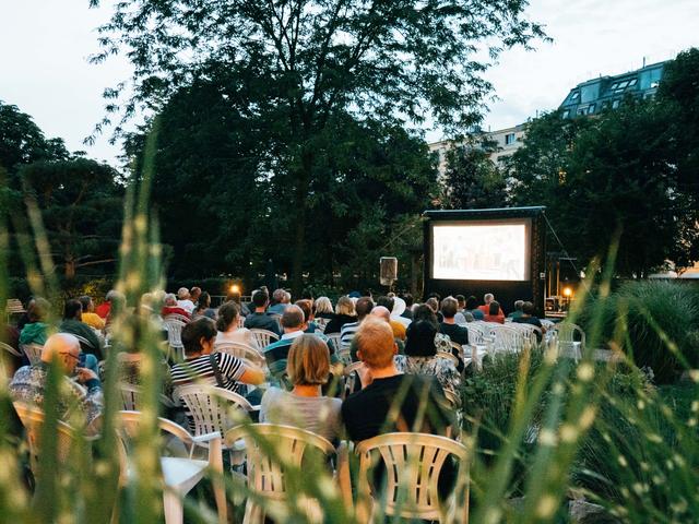 Das Sommerkino ist alljärlich ein beliebter Treffpunkt für Cineasten jedes Alters | Foto: KWP