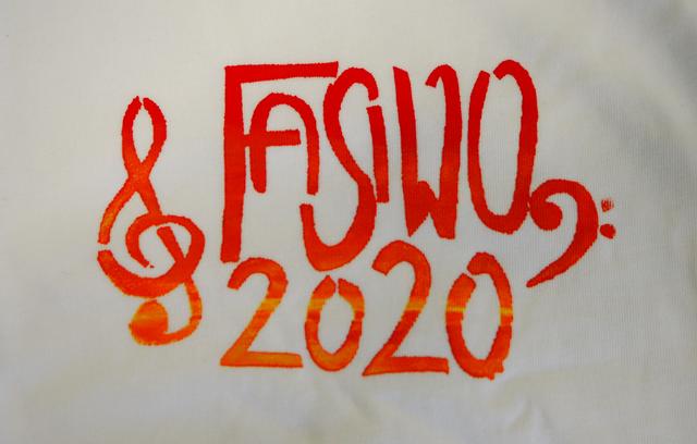 der selbstgefertigte Leibchenaufdruck mit:
"FAMILIENSINGWOCHE 2020"