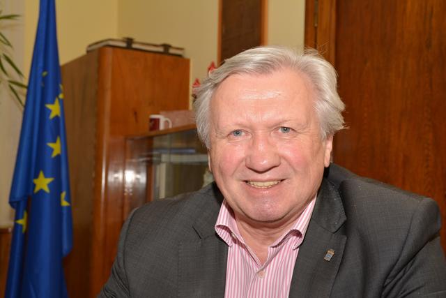 Bürgermeister Herbert Osterbauer freut sich auf die Ehrenringverleihung an verdiente Neunkirchner.