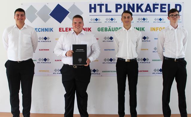 Florian Reisner, Andre Wenzel, Nico Halwachs und Lukas Grandits (v.l.) planten und bauten ein Spielhaus  | Foto: HTL Pinkafeld