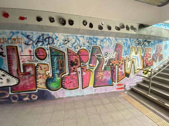Die Bahnhof-Unterführung in Köflach ist jetzt schön und bunt. | Foto: Stadtgemeinde Köflach