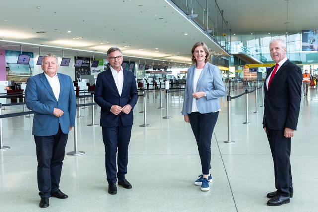 Stippvisite am fast leeren Flughafen: Wolfgang Malik, Magnus Brunner, Barbara Eibinger-Miedl, Gerhard Widmann (v.l.)