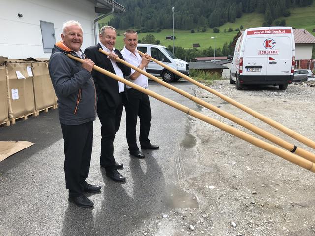 Die Firstfeier der Wärme Stubai GmbH wurde musikalisch umrahmt vom Alphorntrio Arth mit Franz Nolf, Johannes Ellmerer und Andreas Fehr
