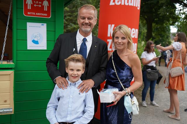 Intendant Christian Buchmann mit seiner Gattin Doris und Sohn Romeo. | Foto: Andrea Glatzer