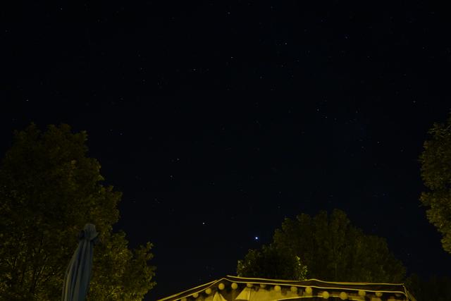 20.07.2020 Jupiter und Saturn sehr hell und tief stehend, da die Ekliptik die Sonnenbahn im Winter widerspiegelt.