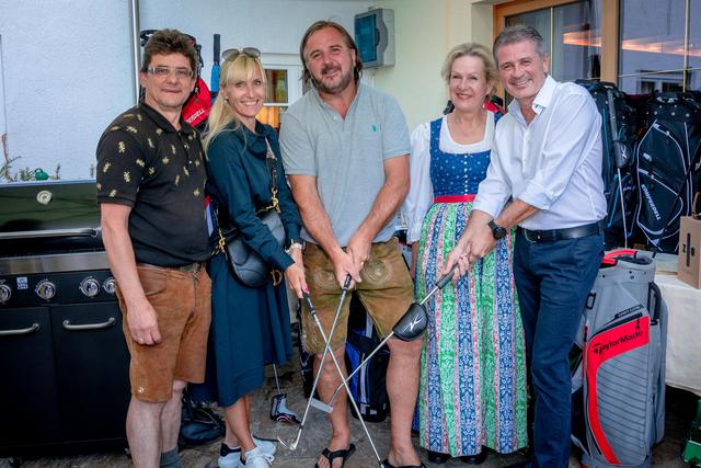 Hochzufrieden: Gustl Pulverer, WOCHE-Marketingleiterin Elfriede Breitenhuber, Organisator Gernot Hochsteiner, Siegrun Pulverer und WOCHE-GF Markus Galli