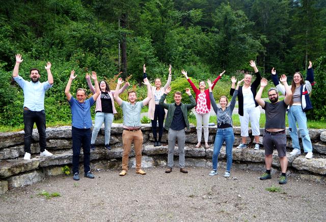 Referententeam
hinter Reihe v.l.n.r.:
Lukas Langer, Magdalena Eckhardt, Nadine Nenning, Irene Haupt, Astrid Leitner, Julia Schneider
vordere Reihe v.l.n.r.:
Erhard Mann, Josef Ohrhallinger, Mario Amstätter-Zöchbauer, Ellice Renner, Klaus Langer
