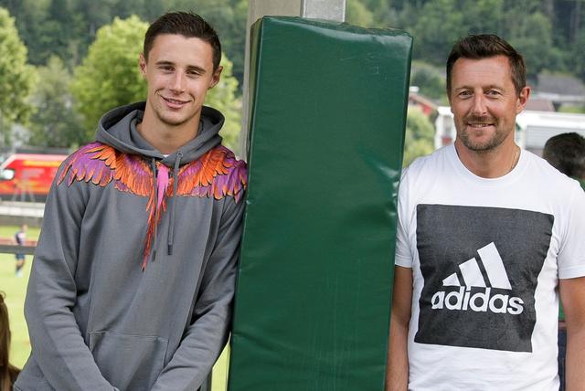 Profifußballer Marco Friedl (SV Werder Bremen) beim Kerschdorfer Tirol Cupspiel in Hopfgarten, gemeinsam mit seinem Vater. | Foto: Mühlanger/Schwaighofer