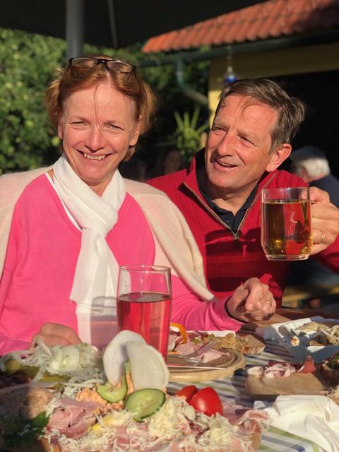 Landtagsabgeordneter Christian Benger mit Gattin Christiane bei der Buschenschenke Blumenhof in Gurtschitschach der Familie Kassl | Foto: KK