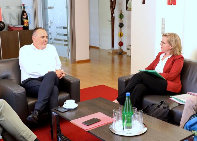 Der erste offizielle Besuch von Leonore Gewessler als Klimaschutzministerin bei LH Hans Peter Doskozil | Foto: LMS