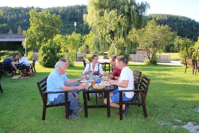 Landtagsabgeordnete und Bürgermeisterin Silvia Häusl-Benz in der Pörtschacher Buschenschenke Brock von Andrea Krainer
 | Foto: KK