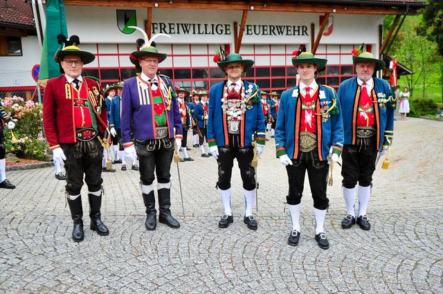 V.l.n.r.: BAON-Schießwart Lt. Klaus Bucher, BAON-Kdt. Mjr. Anton Pertl, Schützenkönig Lt. Martin Kirchmair, Bundes-Pressereferent Mjr. Alexander Haider und Oberleutnant Martin Kofler | Foto: Hassl