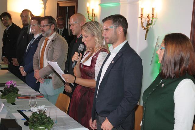 Als jüngstes Mitglied sprach Beatrice Saurer die Angelobungsformel vor