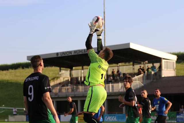 Goalie Patrick Brandstetter fischte den Ball aus der Luft.