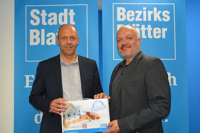 Sichtlich stolz: Die Bezirksblätter-Geschäftsführer Fredy Pfurtscheller und Gunther Sternagl.