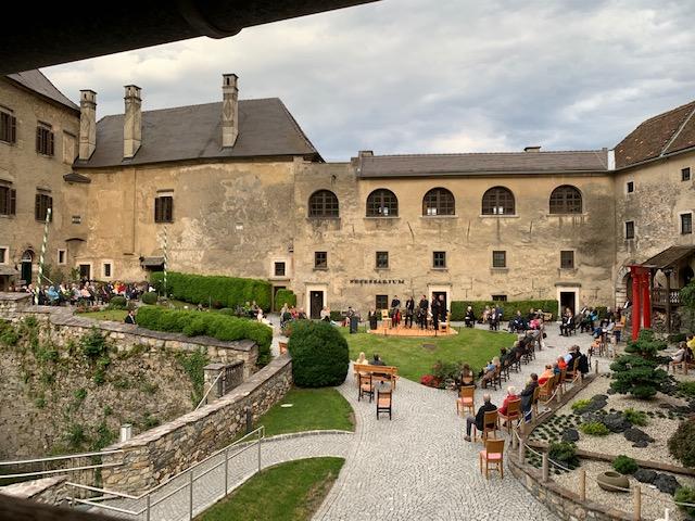 Sommerserenade: Unter anderen Bedingungen sorgte das Bläserquintett für Kultur pur in Frohnleiten. | Foto: Burg Rabenstein