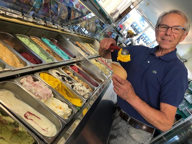 Heinz Schwindhackl steckt viel Liebe und regionale Zutaten in die Zubereitung seiner Eissorten.