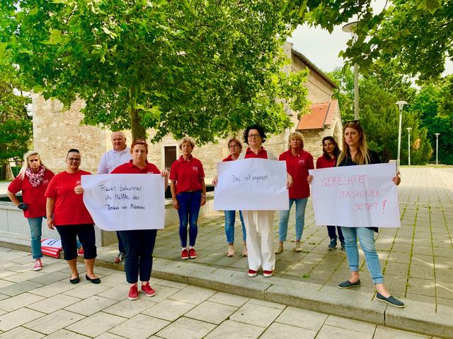 V.l.n.r.: Heidi Stuxer , Edith Friedrich, Ernst Wendl, Sandra Csida, Ingrid Wendl, Petra Auer, Ulrike Artner, Renate Brauneder, Michaela Cander, Katharina Kucharowits | Foto: ZVG