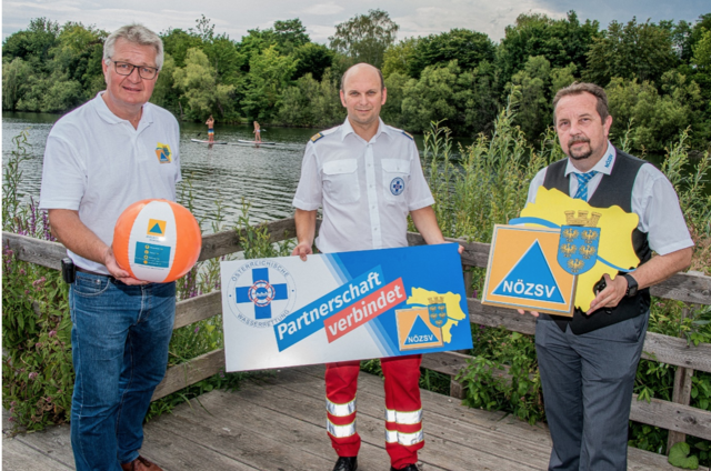  LAbg Bgm Christoph Kainz, Präs. NÖZSV; Markus Schimböck, Präs. NÖ Wasserrettung; Thomas Hauser, Landesgeschäftsführer NÖZSV

 | Foto: Christian Leneis, NÖZSV