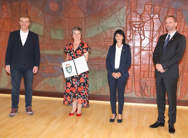 Harald Bergmann mit Bezirkshauptfrau Ulrike Buchacher, Martina Stummer und Rene Jäger.