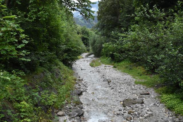 Ein weiterer Anschluss vom Inn nach Mils auf Haller Seite, entlang des Weißenbaches, wo bereits eine bestehende Brücke im Bereich Weideweg besteht (Anschluss Dorfstraße), soll noch errichtet werden.