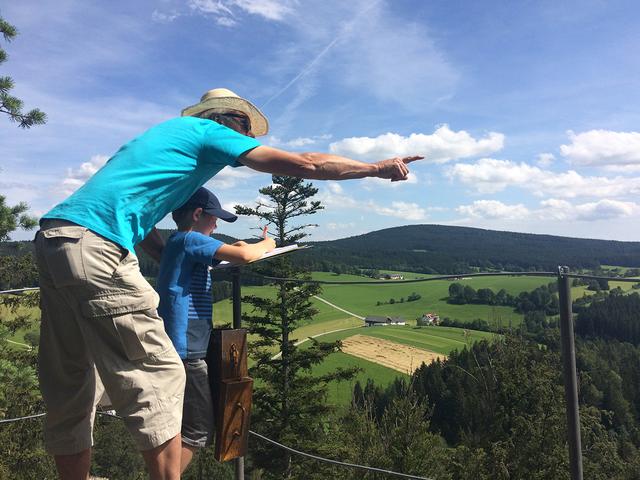 Warum in die Ferne schweifen, wenn das Gute doch so nah liegt? Toller Ausblick von der Jankaskirche mit der neuen Möglichkeit im Gipfelbuch einen Eintrag zu hinterlassen.