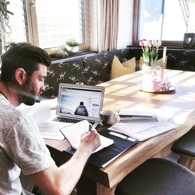 Andreas Prommegger, gebürtiger Schwarzacher und Profi-Snowboarder, absolviert das Fernstudium "Business Administration & Sport": "Als zukunftsorientierter Mensch hat für mich Weiter- bzw. Fortbildung immer sehr hohe Priorität genossen."
